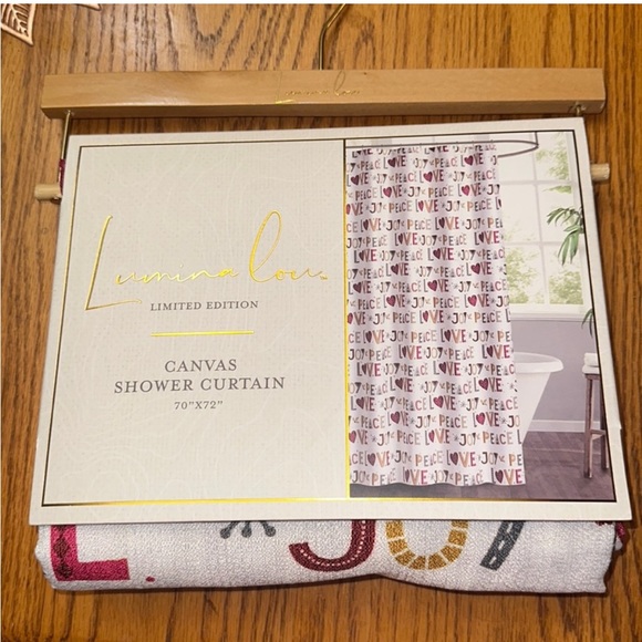 🎄NWT🎄Nordstrom’s Christmas Bundle - Picture 6 of 12